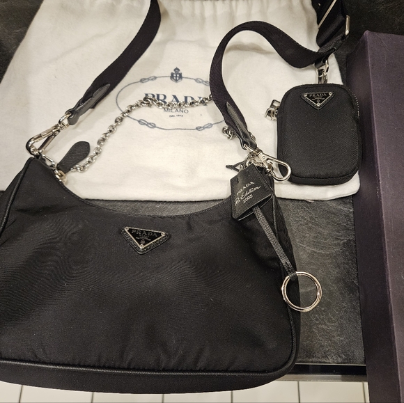 Authentic Prada Re-Edition 2005 Shoulder/Crossbody Bag - Picture 2 of 13